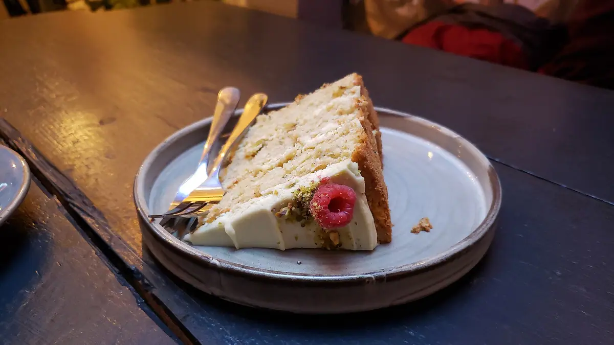 Dulcies – cake shop in Bletchley town centre
